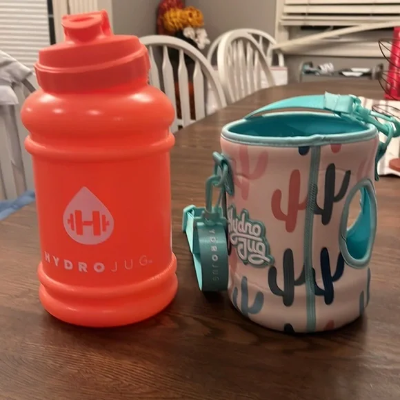 Coral colored Hydro jug with sleeve - Picture 3 of 3